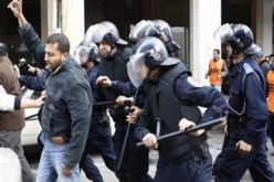 الأمن المغربي يقمع تظاهرة سلمية لسكان العيون المحتلة بوحشية