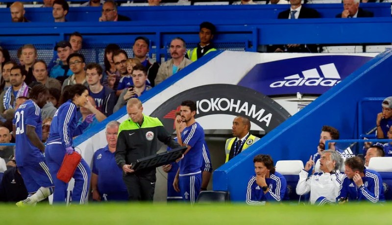 مورينيو يواجه خطر الإيقاف بسبب طبيبة تشيلسي