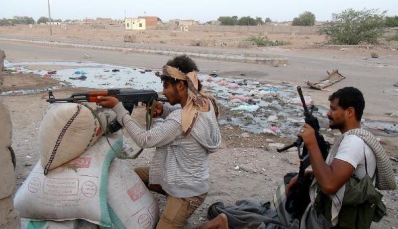 الحوثيون يقصفون عدة أحياء سكنية ووقوع معارك رغم الهدنة في اليمن