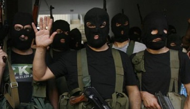 10 مسلحين ملثمين بزي عسكري يقتلون 23 قبطي صباح اليوم