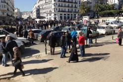 اعتقال متظاهرين شاركوا في وقفة احتجاجية أمام البريد المركزي