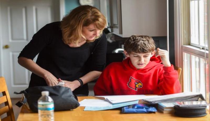 “أُدرس يا حمار” تُدخل أما إلى السجن