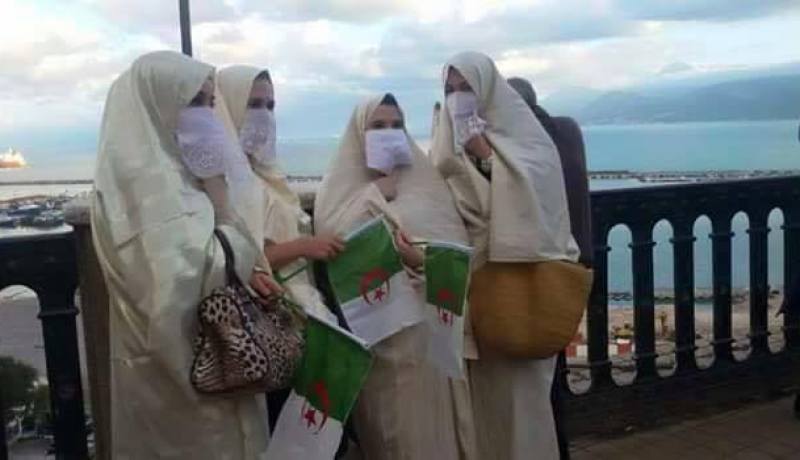 نساء بجاية يخرجـن في مسيرة بالحايـك