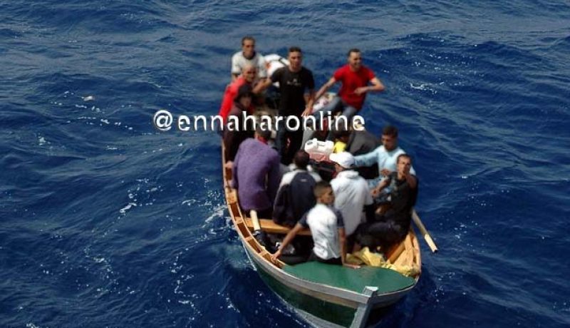 إنقاذ 6 حراڤة بعد انقلاب قاربهم في سواحل القالة