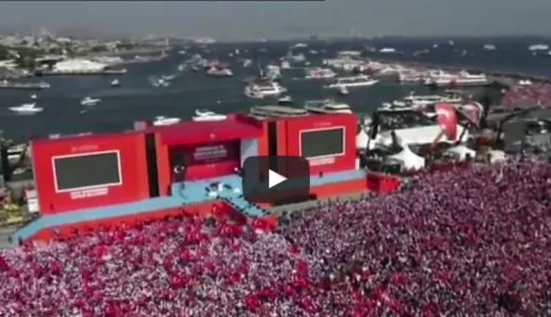 بالفيديو.. مئات الآلاف من الأتراك يحتشدون بإسطنبول لدعم أردوغان