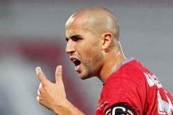 الفجيرة الإماراتي يجدد ثقته في بوڤـرة ويمدد عقده لموسم إضافي