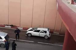 بالصور .. قتيل وجريحين في حادث سقوط سيارة من أعلى الطريق إلى النفق                 