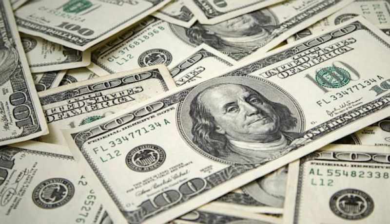 الدولار يعاود الارتفاع قبيل اجتماع البنك المركزي الامريكي