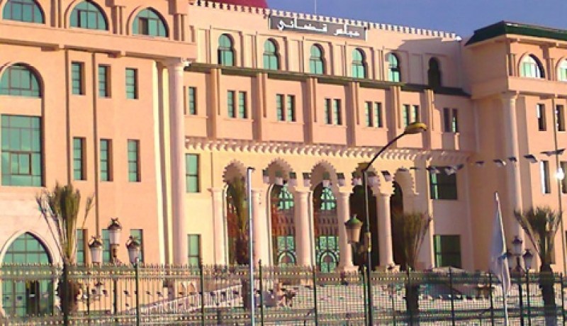 3 أفارقة يقتلون صديقهم حرقا بتقطير البلاستيك على جسده في مغنية