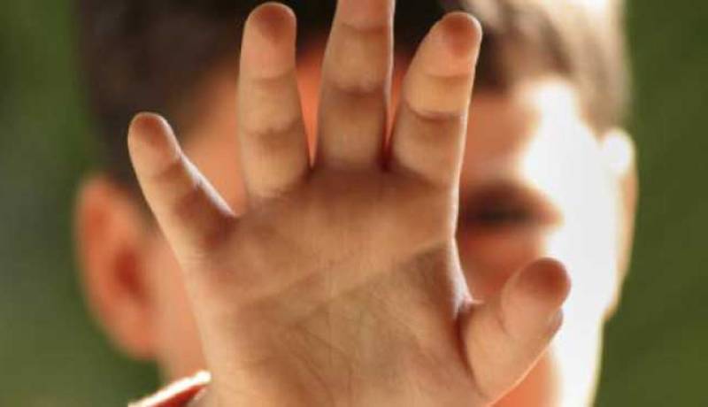 قاضٍ سابق يستدرج مراهقا للاعتداء عليه جنسيا مقابل 260 دينار في زرالدة!