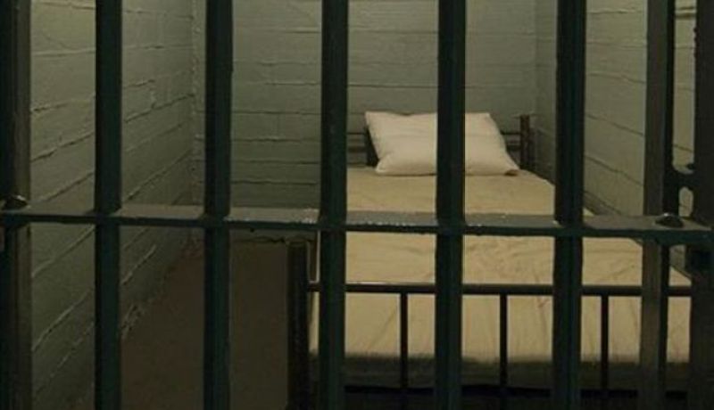 امرأة تحمل 14 مرة خلال 10 سنوات لتتجنب السجن
