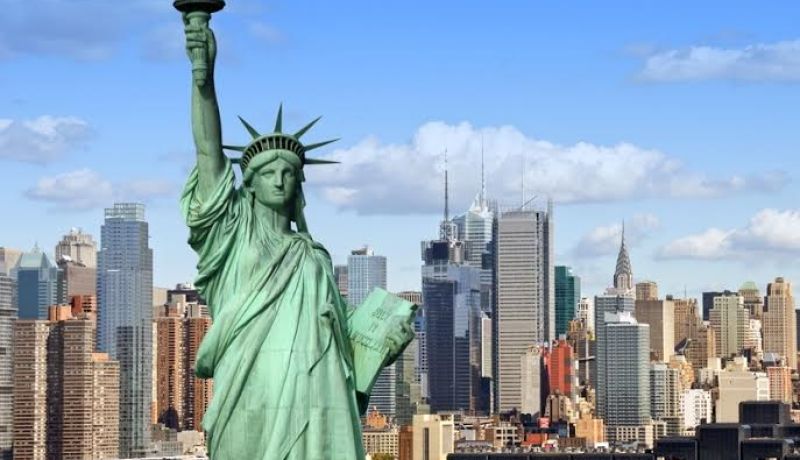 إخلاء تمثال الحرية في نيويورك بعد مكالمة هاتفية تهدد بوجود قنبلة