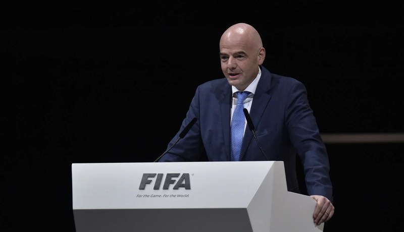 رئيس الفيفا يؤكد أن مونديال قطر سيلعب في نوفمبر وديسمبر