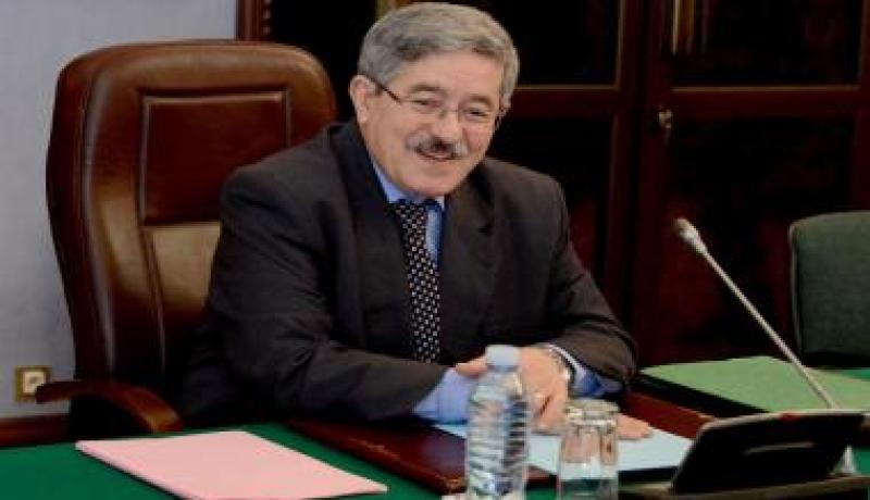 مشاورات تعديل الدستور تدخل أسبوعها الثالث