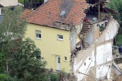 والي وهران يعد التكفل الفوري بالسكنات الهشة بعد انزلاق أرضية بوهران