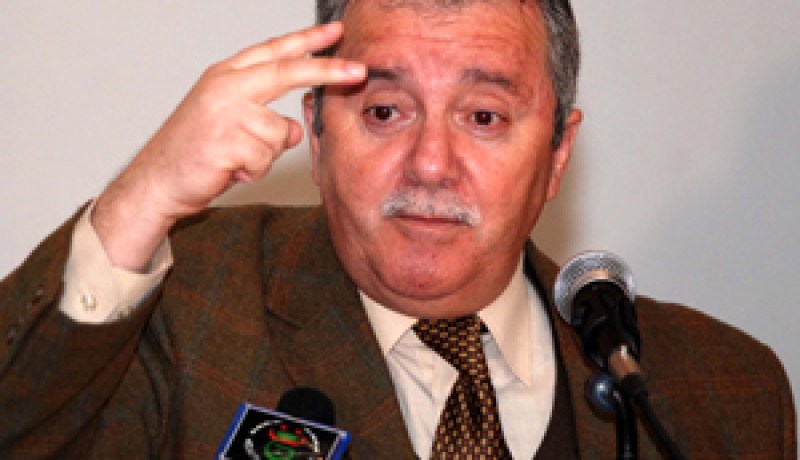 رباعين يدعو أفراد الجالية بالخارج إلى الاستثمار في الجزائر