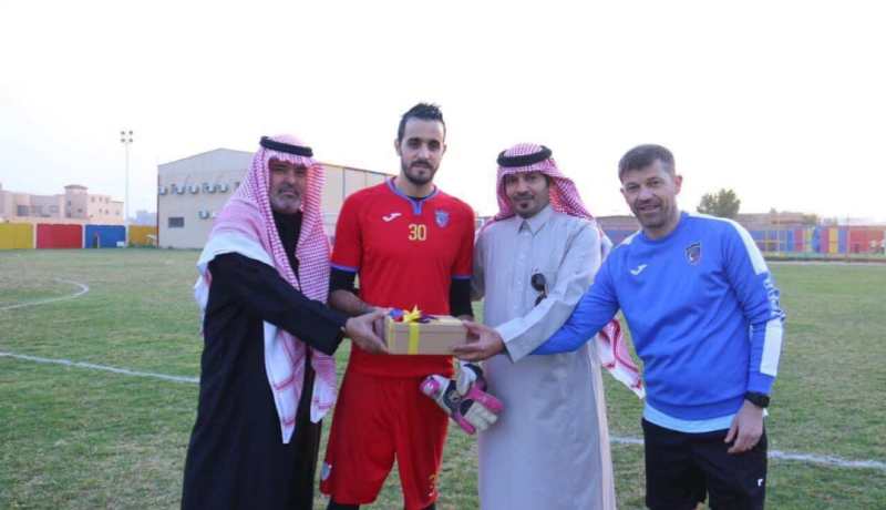 مناصر “الحزم” يقدّم لـ”عسلة” هدية خاصة