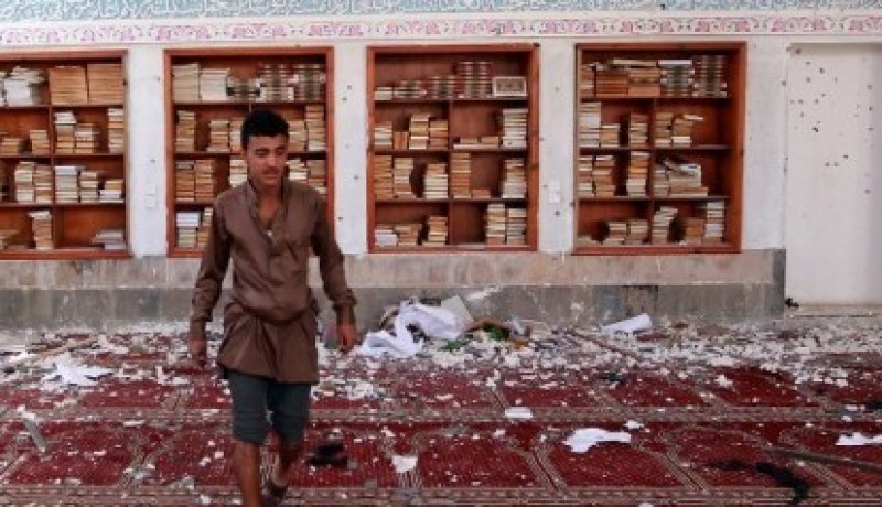 تفجير قنبلة في مسجد خاضع لسيطرة الحوثي ومقتل وإصابة عشرات اليمنيين