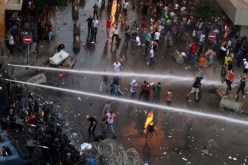 إصابة 35 شخصًا بالاختناق فى تظاهرات وسط بيروت وجرحى فى صفوف الأمن