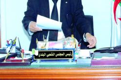 العثور على  رئيس بلدية بئر توتة ميتا في مكتبه