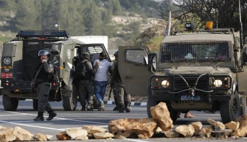 جيش الكيان الصهيوني يعتقل 30 فلسطينيا من القدس والضفة الغربية