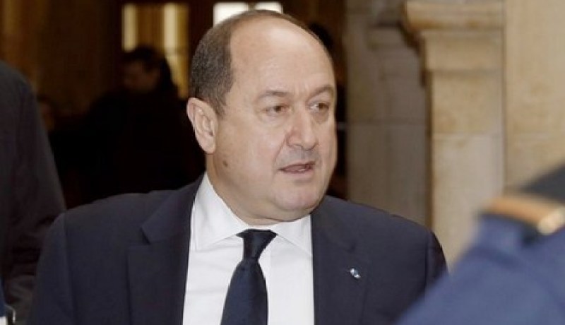 إهمال فالس سبب التهديدات الإرهابية في فرنسا