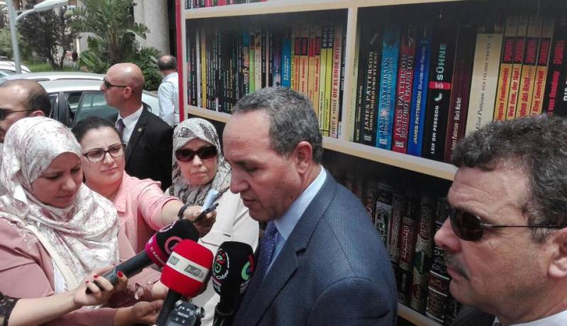 بالصور.. ميهوبي يطلق عملية توزيع كتب المطالعة العمومية على المكتبات