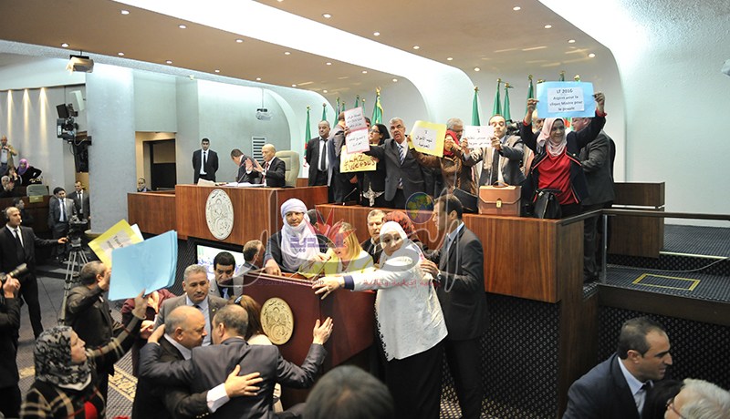 دبزة ودماغ  تحت قبة البرلمان لتمرير قانون المالية 2016