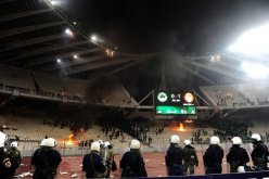 إلغاء مباراة في كرة القدم في اليونان بسبب اندلاع أعمال عنف داخل الملعب