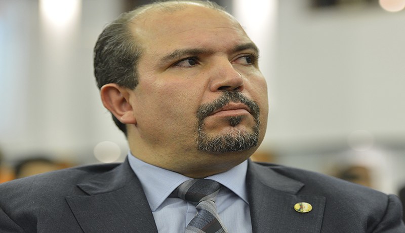 عن أي امتياز يتحدثون