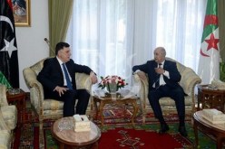 الرئيس تبون يستقبل السراج في قصر الرئاسة