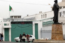 ثلاثة مساجين تناوبـوا على اغتصاب نزيل  بعد تهديده بشفرة حلاقة