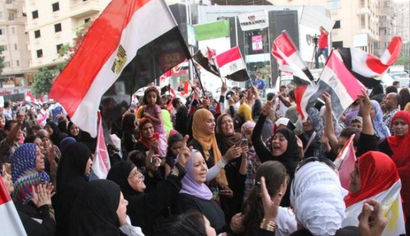 بعد خلع الرئيس..مظاهرة مليونية لخلع الحجاب