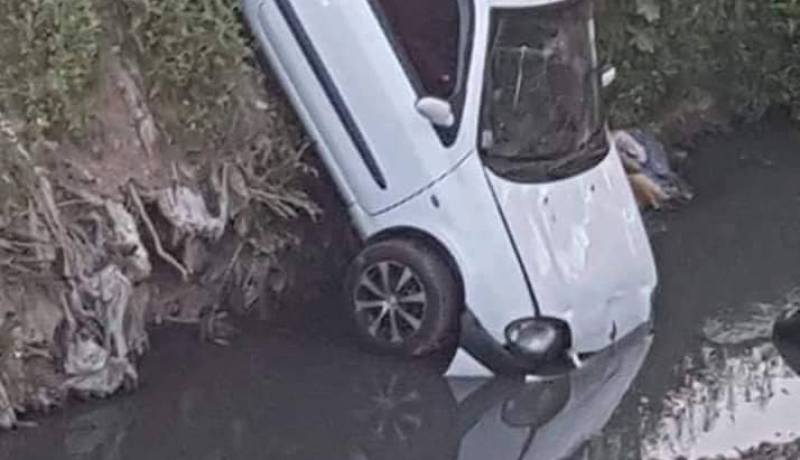 بالصور.. انحراف سيارة بأولاد يعيش في البليدة