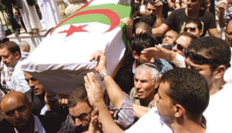 وردة الجزائرية توارى الثرى بمبقرة العالية بالجزائر العاصمة