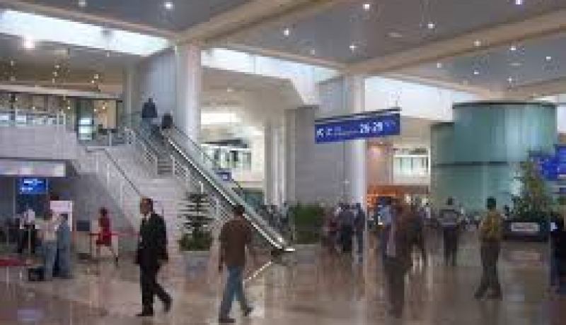 سلال: مطار هواري بومدين مشروع ضخم يمثل مستقبل الجزائر