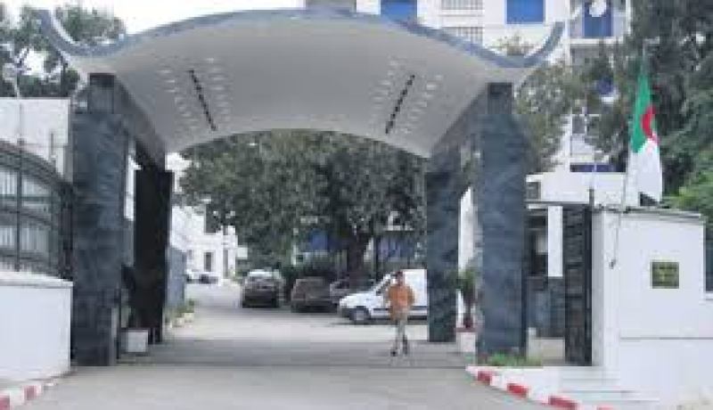 يوم الفاتح ماي عطلة مدفوعة الأجر لمستخدمي المؤسسات و الإدارات العمومية