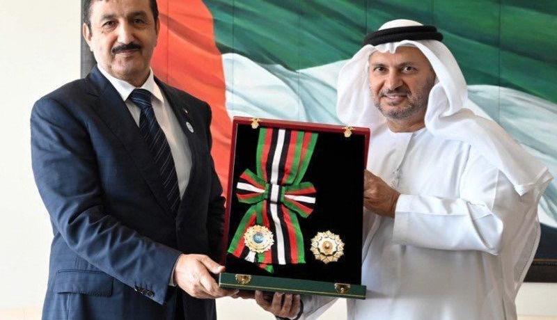 سفير الجزائر في أبو ظبي يتلقى وسام الاستقلال من الرئيس الإماراتي