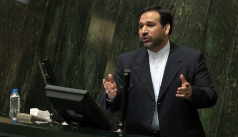 تراجع عائدات النفط الايراني 50 بالمائة بسبب العقوبات