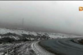 بالفيديو تساقط كميات من الثلوج على مرتفعات يزيد علوها عن 1000 متر بباتنة