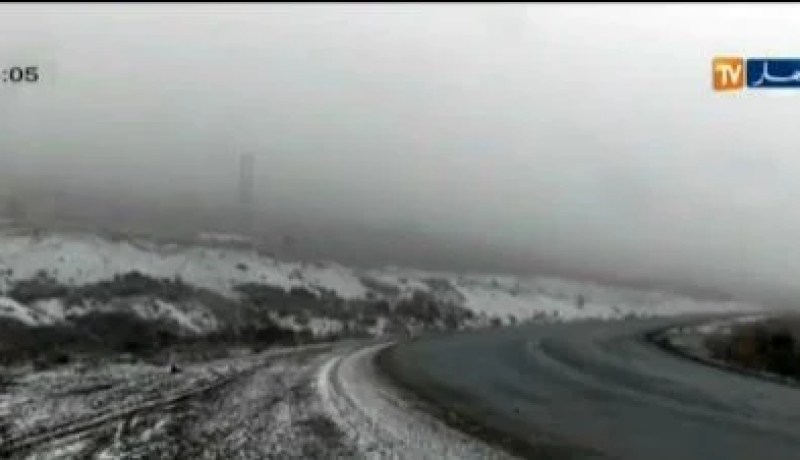 بالفيديو تساقط كميات من الثلوج على مرتفعات يزيد علوها عن 1000 متر بباتنة