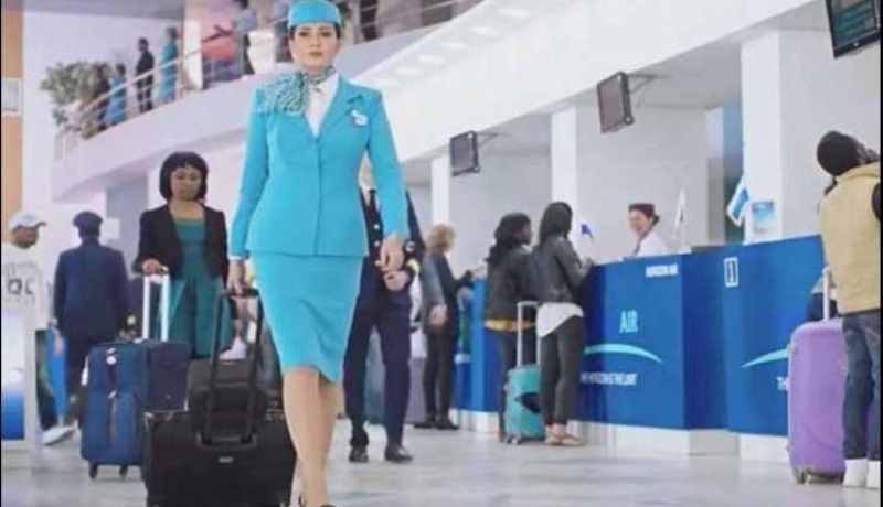 غادة عبد الرازق تتعرّض لهجوم من مضيّفات الطيران