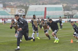 اشتباك بالأيدي بين بلخير وبولحجيلات دمو يرفض التجديد وجحنيط قريب من العربي الكويتي