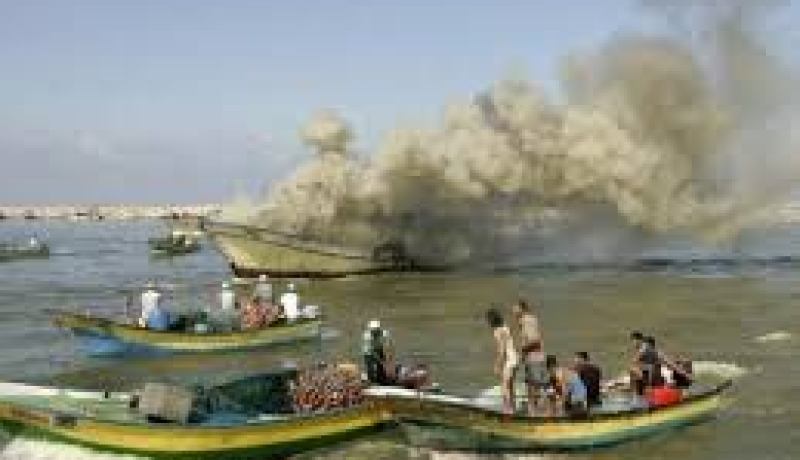 الزوارق الحربية الاسرائيلية تفتح النار صوب مراكب الصيادين الفلسطينيين بغزة