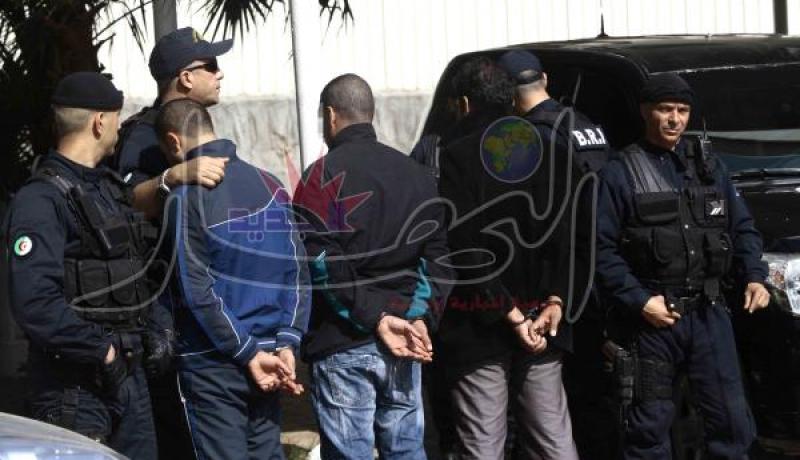 تفكيك عصابتي نصب واحتيال ببئر مراد رايس وسرقة شاحنات ببئر توتة