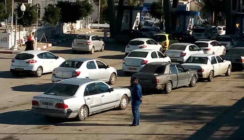 أزيد من 17 ألف جزائري يدخل تونس عبر أم الطبول