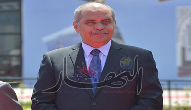 عبد القادر والي يؤكد ضرورة تسوية مشكل التوصيلات غير القانونية للمياه