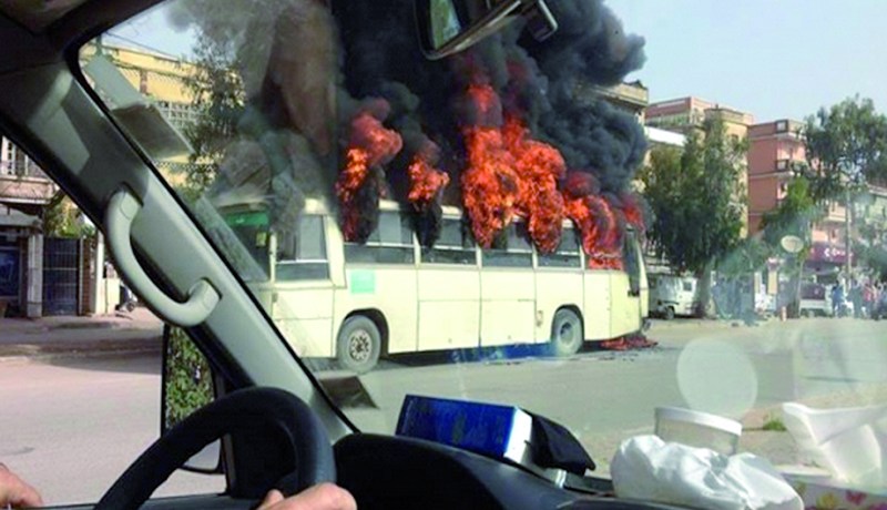 احتراق حافلة لنقل المسافريـن بدرڤانة في العاصمة