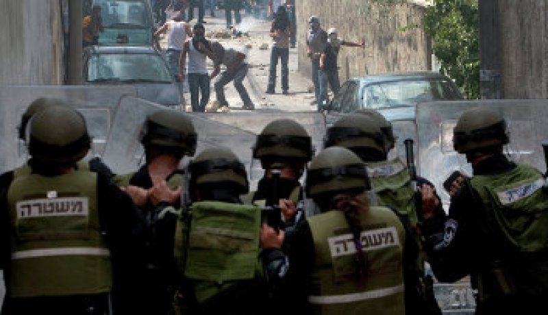 اصابة 5 فلسطينيين خلال مواجهات مع الشرطة الاسرائيلية في القدس