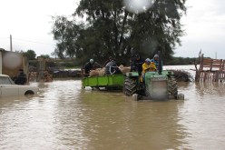 السيول تقتل شخصين وتفحّم آخر بصعقة كهربائية